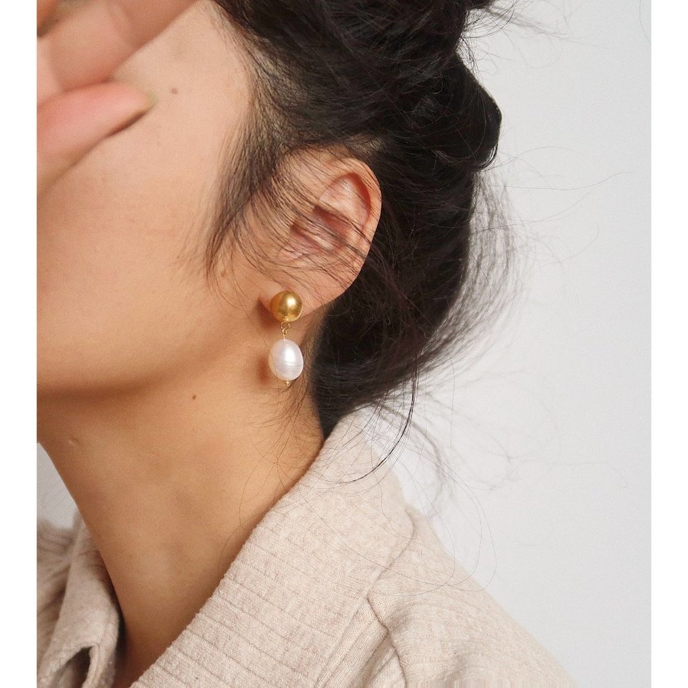 NEW 18K Gold Plated Freshwater Pearl Drop Earrings - Picture 4 of 10